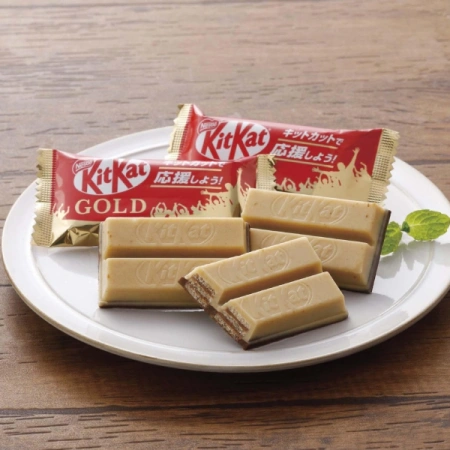KitKat Mini Double Layered Gold Salty Caramel - wafelki o smaku słonego karmelu, torebka 10 sztuk 116g Nestlé